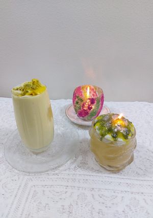 A picture of Banana and mango smoothie.