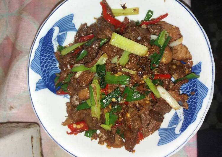 Daging sapi chau daun bawang (chong pao niu rou)