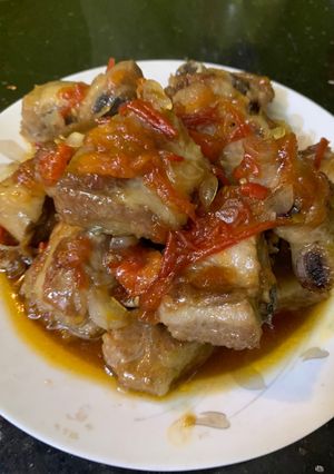 Hình của món Sườn xào chua ngọt.
