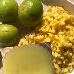 A picture of Fresh Ginger and lime juice.