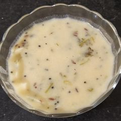 A picture of Gujrati Kadhi.