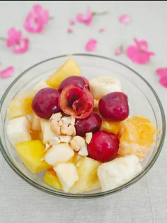 Una foto de Ensalada con todas las frutas 🍒🍎🍑🍊🍍🍌🍋🥭