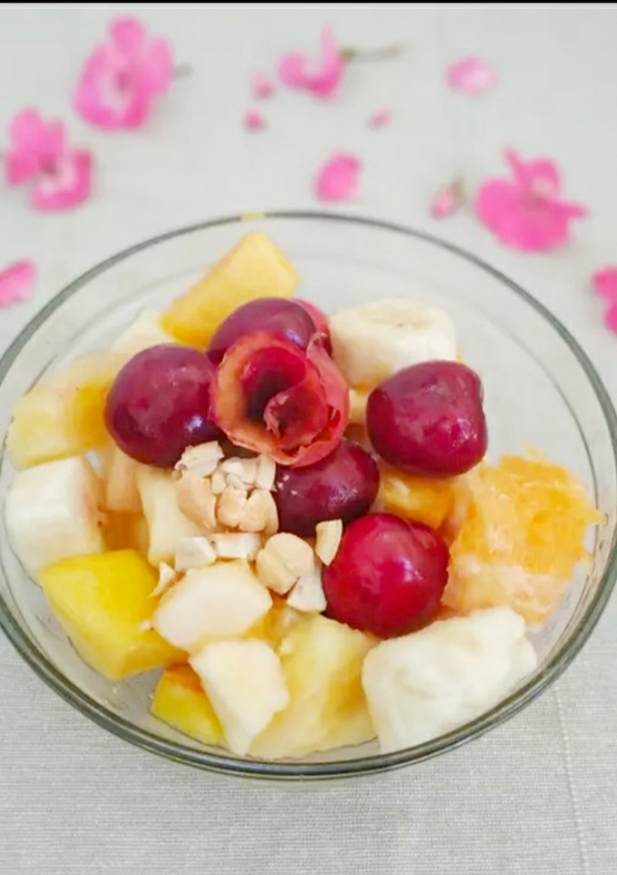 Una foto de Ensalada con todas las frutas 🍒🍎🍑🍊🍍🍌🍋🥭