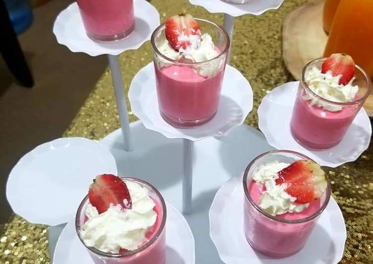 Frozen strawberry cups