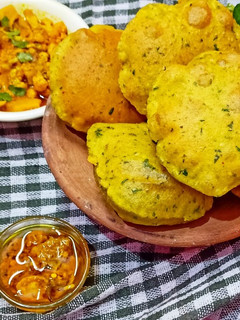 मेथी की पूरी (methi ki poori recipe in Hindi) रेसिपी मुख्य फोटो