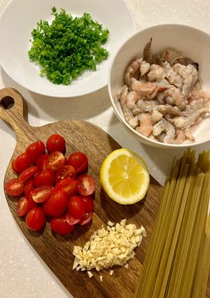 A picture of Spicy Garlic Prawn Pasta with Cherry Tomatoes.