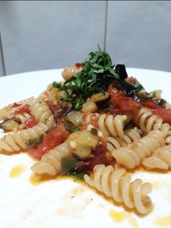 Una foto de Ensalada de pasta con verduras salteadas