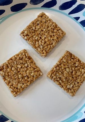 શીંગ ની ચીકી (Shing Chikki Recipe In Gujarati) રેસીપી મુખ્ય ફોટો