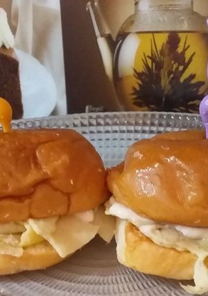A picture of Mini Mayo Egg Burgers.