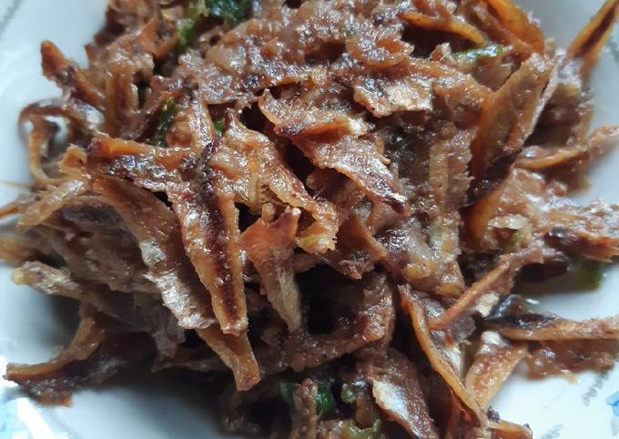 Ikan bilis goreng sambal belacan (tanpa sukatan)