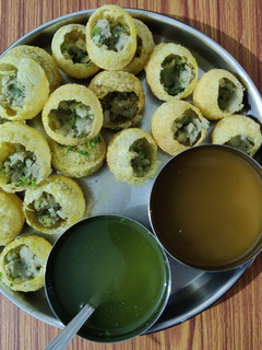 सूजी पानी पूरी (Suji Pani puri recipe in Hindi) रेसिपी मुख्य फोटो