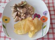 Una foto de pollo encebollado