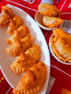 मावा गुजिया(Mawa gujiya recipe in hindi) रेसिपी मुख्य फोटो