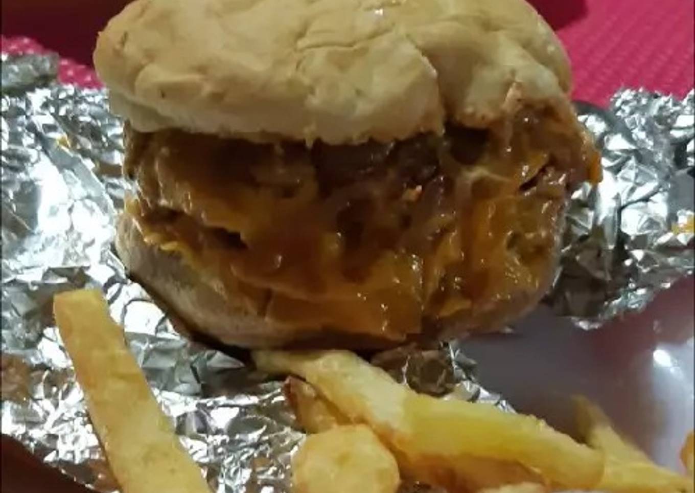 Hamburguesas caseras con papas fritas 🤤