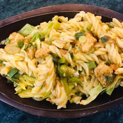 A picture of Macaroni.
