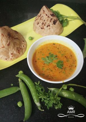 A picture of Green peas masala.