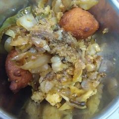 A picture of Fried Idli with Pakoda.