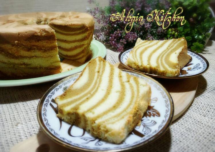 Cara mudah meracik 26. Mocca Zebra Chiffon Cake lembut yang sempurna