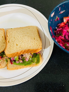 बीटरूट वेजिटेबल सैंडविच(Beetroot vegetable sandwich recipe in hindi) रेसिपी मुख्य फोटो