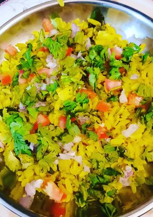 A picture of Aloo pyaz poha.