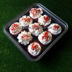 A picture of Red velvet cupcakes.