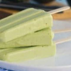 Avocado coconut popsicles A picture of Avocado coconut popsicles.