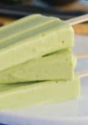 A picture of Avocado coconut popsicles.