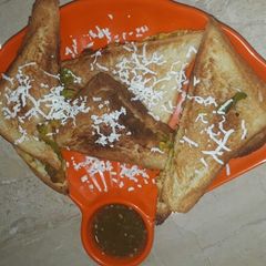 Schezwan potato masala toast A picture of Schezwan potato masala toast.