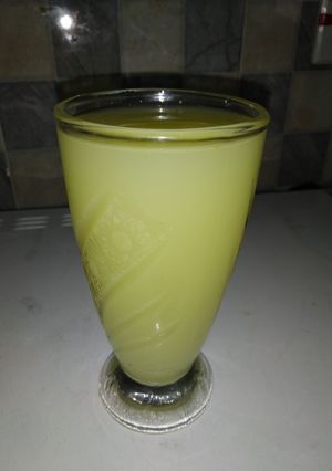 A picture of Cucumber,lemon,ginger drink.