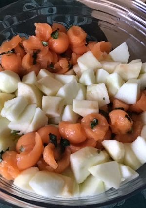 Une photo de Salade de fruits pommes melon menthe vanille citron