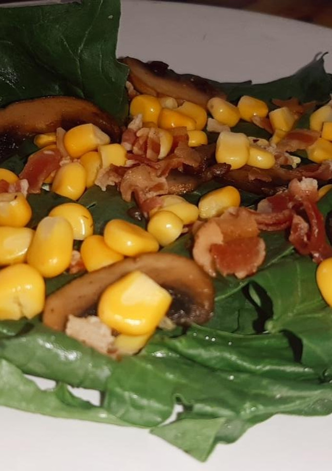 Una foto de Ensalada de espinacas con tocino