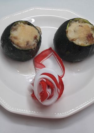 Una foto de Mini calabacines, rellenos de pechuga y champiñones