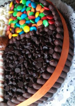 Una foto de Torta golosinera 🍬🍫🍭🍡🍦