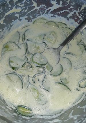 Fokhagymás-tejfölös uborka saláta recept fotója