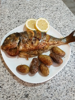 Una foto de Dorada al horno con limón