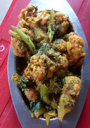A picture of Gobhi dahi masala.