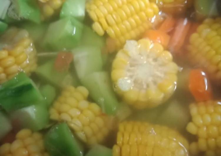 Langkah Mudah untuk Menyiapkan Sup bening jagung yang Lezat