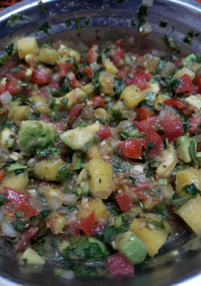 Una foto de Pico de gallo con piña