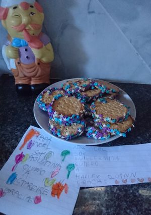 Una foto de Alfajores de galletitas (👭Guille y Agus) 😍😍