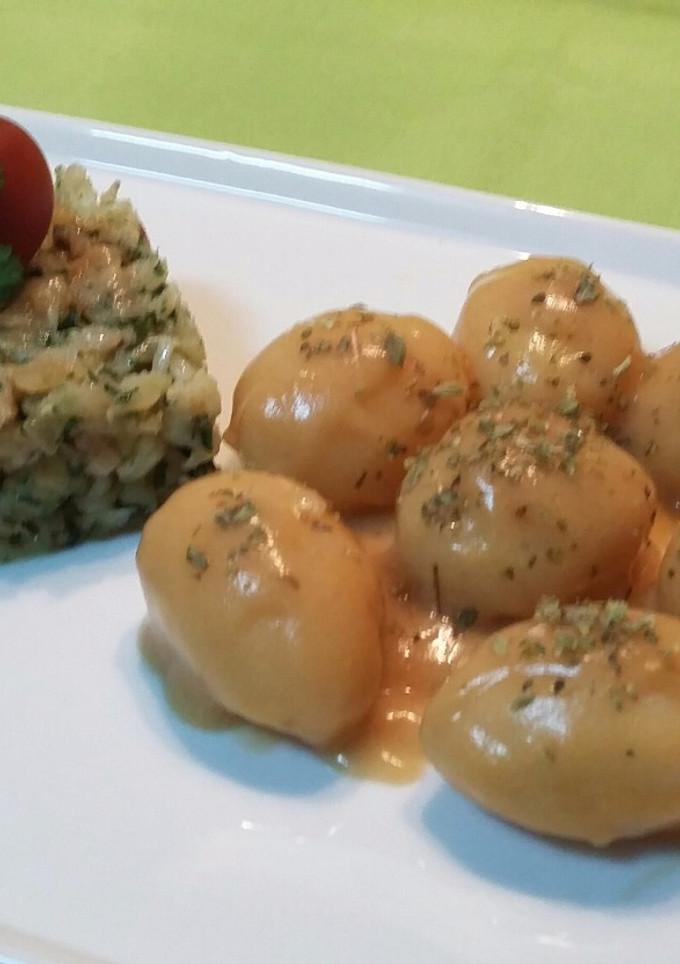 Una foto de Rape al ajo y perejil con patatas a la pimienta