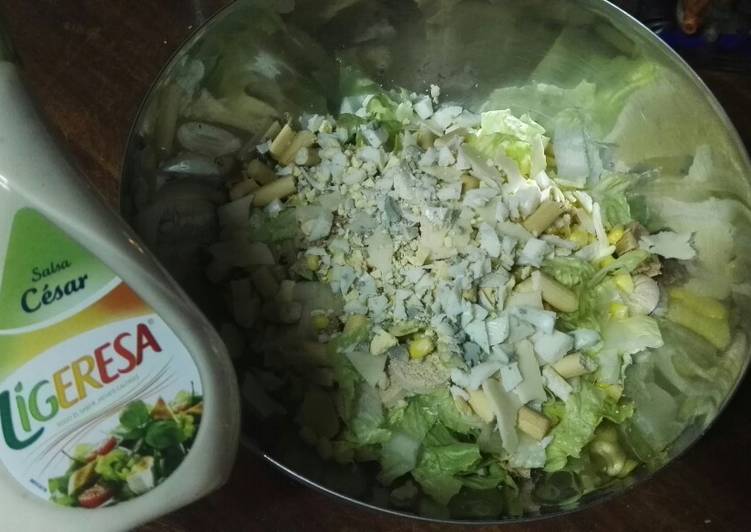 Ensalada César. Riquísima y muy fácil de preparar