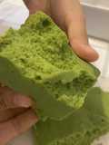 ¡Pan esponjoso de harina de arroz con matcha en microondas, súper rápido!