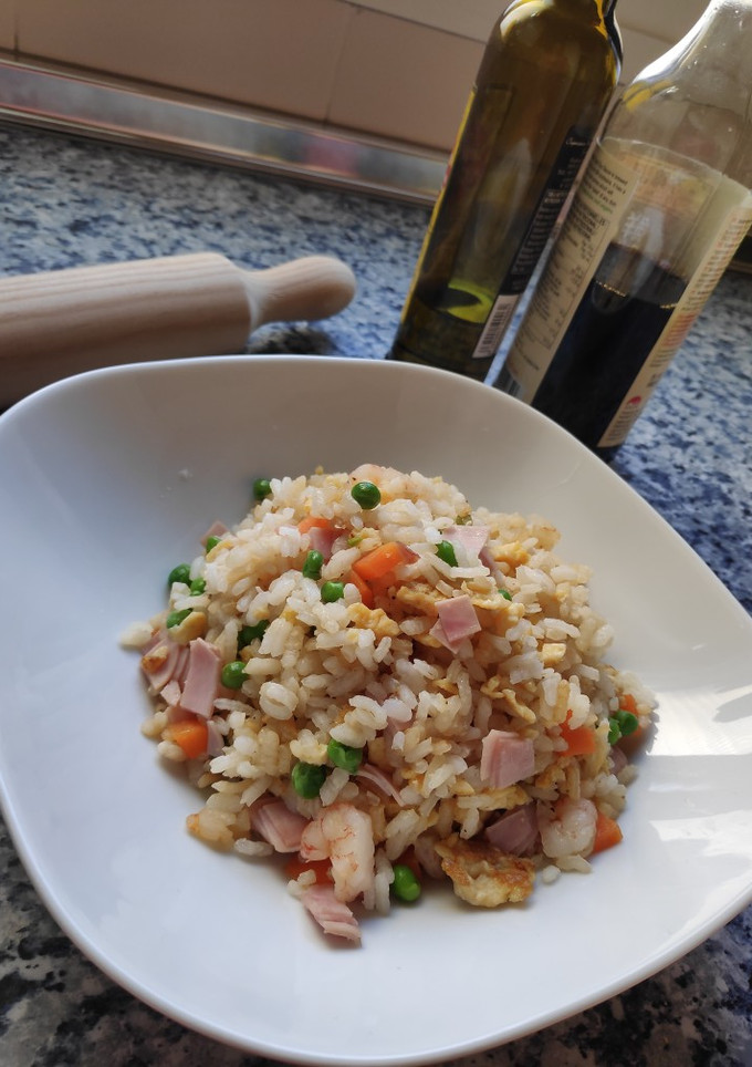 Una foto de Arroz tres delicias