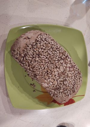 Una foto de Pan integral con semillas