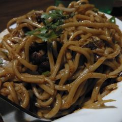 A picture of Scezhwan noodles.