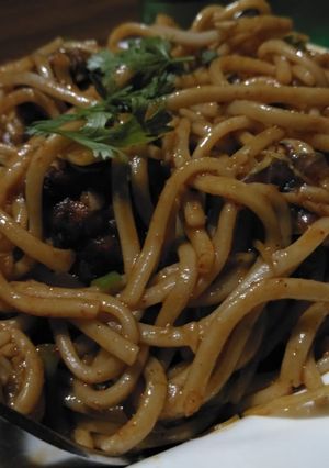 A picture of Scezhwan noodles.