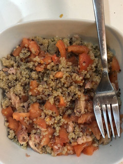 Una foto de Ensalada de quinoa con atún