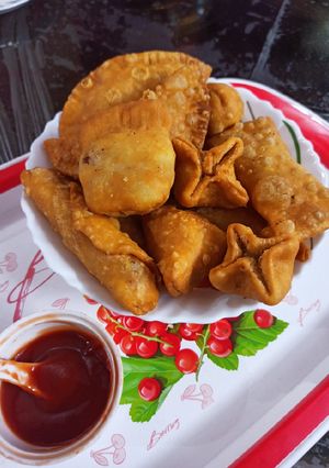 চীজি চিকেন পকেট (cheesy chicken pocket recipe in Bengali) রেসিপির প্রধান ছবি