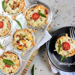 A picture of Baked pasta cups.