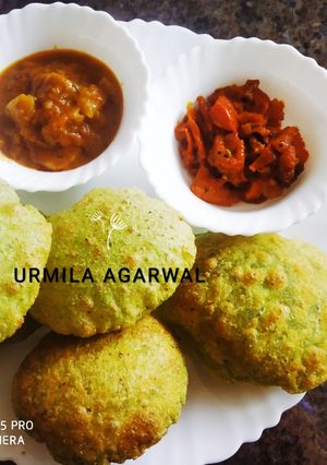 हरे मटर की पूरी(Hre matar ki poori recipe in Hindi) रेसिपी मुख्य फोटो